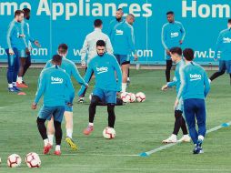 Con la derrota del Atlético de Madrid, el Barcelona quiere aprovechar para amarrar la liga. EFE