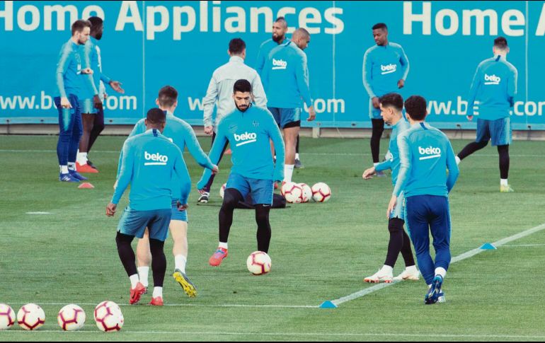 Con la derrota del Atlético de Madrid, el Barcelona quiere aprovechar para amarrar la liga. EFE