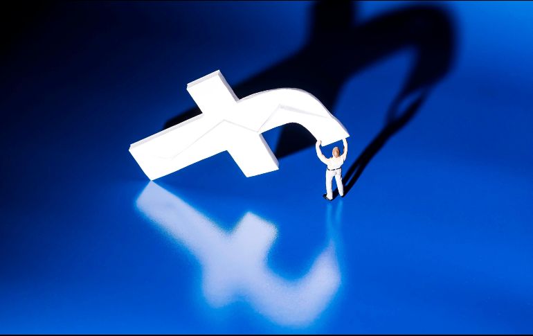 La primera ministra Jacinda Ardern considera que las redes sociales deben responder sobre su rol en la retirada de contenidos por el autor del ataque. AFP / ARCHIVO