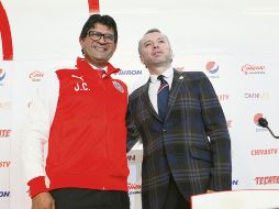 Higuera y Cardozo sonríen en la presentación del “Diablo Mayor”. Hoy, Chivas está contra las cuerdas. MEXSPORT