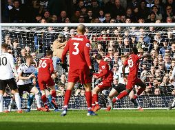 Sadio Mané (#10) dio la ventaja al Liverpool. EFE