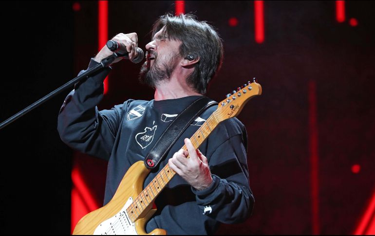 Juanes salió al escenario a las 21:20 horas e inició su participación con el tema “A Dios le pido