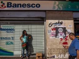 A falta de bolívares en efectivo y colapsada la banca electrónica debido al apagón reciente, el dólar hizo su aparición en la economía venezolana. EFE/ARCHIVO