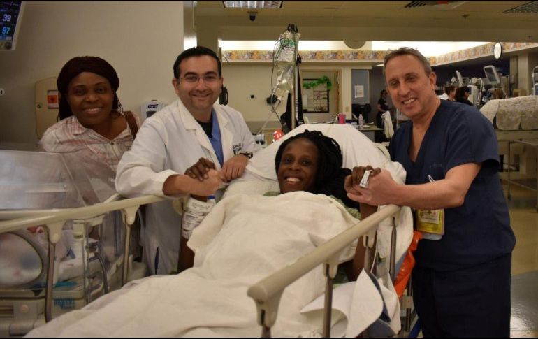 Thelma Chiaka entregó a los sextillizos entre las 4:50 y las 4:59 de la mañana del pasado viernes. TWITTER / @TheWomansHospTX