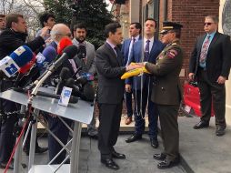 En una ceremonia en Washington, Carlos Vecchio, 