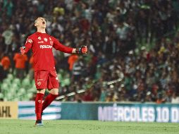 El guardameta del Necaxa gritó a lo grande el gol de último minuto que le dio el triunfo a su equipo y que lavó su error.  MEXSPORT