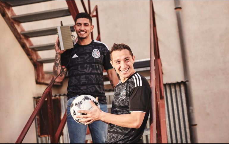 La Selección Mexicana presume su nueva indumentaria