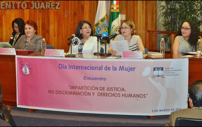 Fuentes Jiménez (c) señaló que velarán para que el actuar de las autoridades se apegue al estricto cumplimiento de la ley. TWITTER/@TJA_CDMX