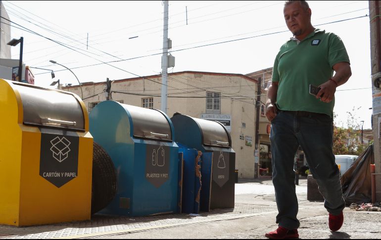 Existen por el momento 3 puntos limpios, y no son suficiantes ya que se acumulan cosas adentro y afuera de los contenedores. EL INFORMADOR / P. López