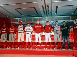 Así lucen los nuevos uniformes de los Diablos. EL UNIVERSAL