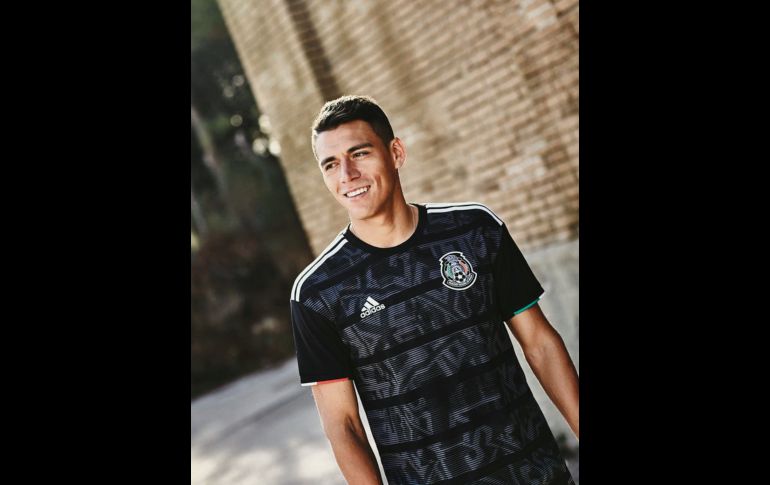 El negro vuelve a predominar en el uniforme del Tri. @miseleccionmx