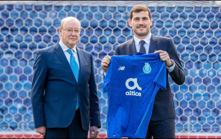 ''No es fácil apostar por alguien que tiene casi 38 años, agradezco la confianza que me dan y quiero seguir en un club en el que me siento en casa y donde quiero acabar mi carrera'', dijo el arquero. TWITTER / @IkerCasillas