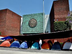 Maestros de la Coordinadora Nacional de Trabajadores de la Educación (CNTE) realizan un plantón en las inmediaciones del Palacio Legislativo de San Lázaro. NTX/A. Guzmán