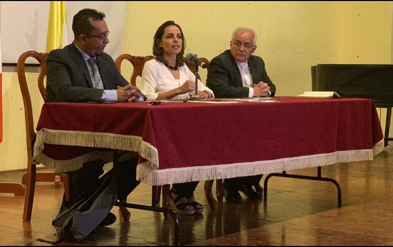 Marilú Esponda Sada habla durante la presentación del Equipo Interdisciplinario de Atención a Víctimas. TWITTER/@@pvictorjimenez