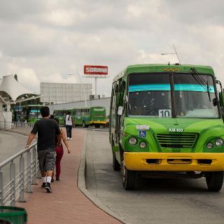 Muere niña tras ser arrollada por camión del transporte público