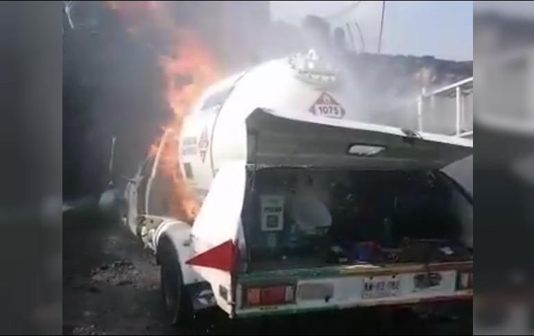 Peritos en criminalística acudieron al lugar para recabar evidencias y elaborar los dictámenes correspondientes. TWITTER / @vialhermes