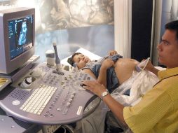 Para cumplir el objetivo se aplicaran vacunas contra el papiloma, se harán mastografías, entre otros estudios llevados a cabo por especialistas instruidos. EL INFORMADOR / ARCHIVO