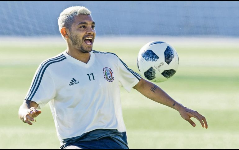 Jesús Corona no acudió al Tri por una supuesta lesión en la rodilla y pese a que el “Tata” lo pidió para convivir, el jugador no acudió al llamado. MEXSPORT