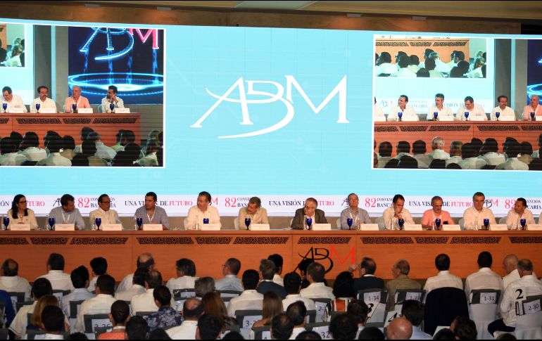 Autoridades hacendarias y financieras, junto con  directivos de los bancos en México, inauguraron la 82 Convención Nacional Bancaria en Acapulco. SUN