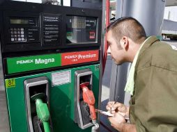Entre los bienes y servicios cuya alza de precios tuvo mayor incidencia en la inflación, destacan: las gasolinas de bajo y alto octanaje, con incrementos quincenales de 1.58% y 1.60% respectivamente. EL INFORMADOR / ARCHIVO