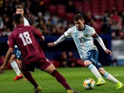 Messi (D) fue titular y disputó los 90 minutos del partido. EFE/R. Jiménez