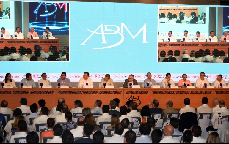 Niño de Rivera aseguró, durante el evento, que la banca quiere contribuir en el crecimiento económico del país. SUN