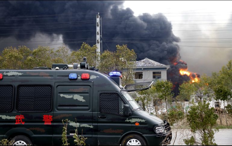 La explosión fue tan fuerte que derribó los edificios de las fábricas cercanas y destrozó las ventanas de las casas circundantes, mientras que provocó un pequeño terremoto de 2,2 grados de magnitud. EFE
