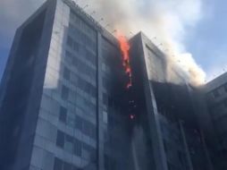 Autoridades capitalinas recomiendan a los automovilistas evitar el punto. TWITTER / @El_Universal_Mx