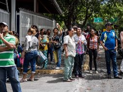 En ciudades como Bogotá, Ibagué, Medellín y Cali, algunos habitantes salieron a la calle por temor a posibles réplicas. EFE / ARCHIVO