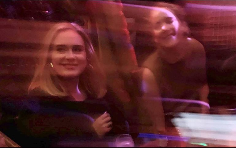 Las amigas participaron en algunos juegos de bebidas organizados por artistas drag. ESPECIAL