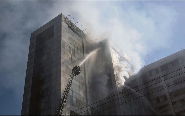 Luego de aproximadamente una hora del inicio de la conflagración, las autoridades controlaron las llamas. EFE