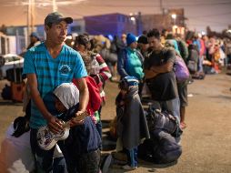 Miembros de la caravana afirman que hacer los trámites es complicado debido a mala atención por parte de los funcionarios. NOTIMEX