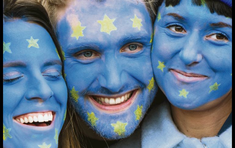 Muchos mostraron en Londres los colores a favor del bloque europeo. AFP