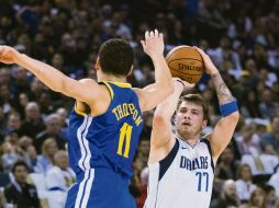 Luka Doncic (#77) lideró a los Mavs. AP / J. Hefti