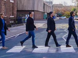 De izquierda a derecha, Ambrosini, Oddo, Gattuso y Pirlo caminan por las calles de Liverpool. INSTAGRAM/@andreapirlo21