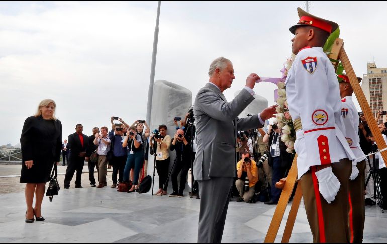 La visita es una muestra de desacuerdo con la estrategia del gobierno del presidente Donald Trump de aislar económicamente a la isla. EFE / E. Mastrascusa