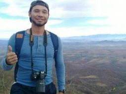 Omar Iván trabajaba en una estación de radio local y tenía una página de internet. Facebook