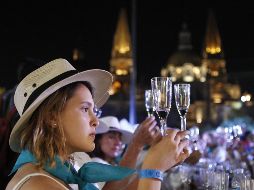 Tras un los minutos amenizados por música de mariachi, los asistentes a la cata pudieron probar tres tipos diferentes de tequila. EL INFORMADOR/A. Camacho