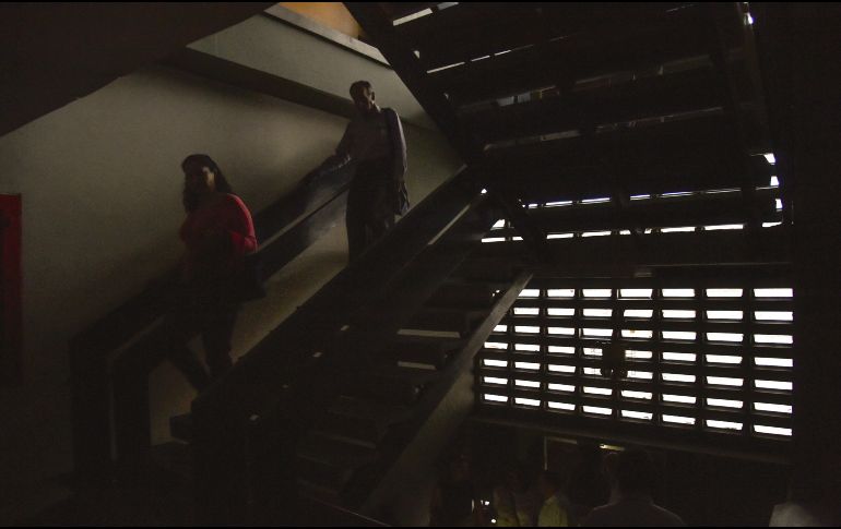 Este nuevo corte ocurre después de la falla masiva que sufrió el país el pasado día 7 y que mantuvo al país prácticamente en la oscuridad hasta que el gobierno pudo controlarlo cinco días después. AFP / Y. Cortez