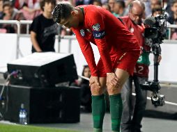 El atacante se retiró en el minuto 30 del partido de Portugal contra Serbia en la fase de clasificación a la Eurocopa, al notar unas molestias musculares. AP / A. Franca