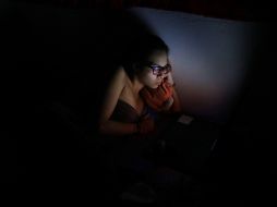Venezuela está sin luz desde ayer lunes, a pocos días de que ocurriera un apagón en casi todo el país por cinco días. EFE / R. Peña