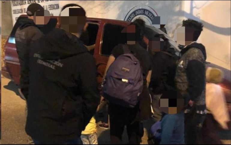 Luego de ser detenidos, los 32 extranjeros fueron enviados al Instituto Nacional de Migración en Chiapas. ESPECIAL/FGR