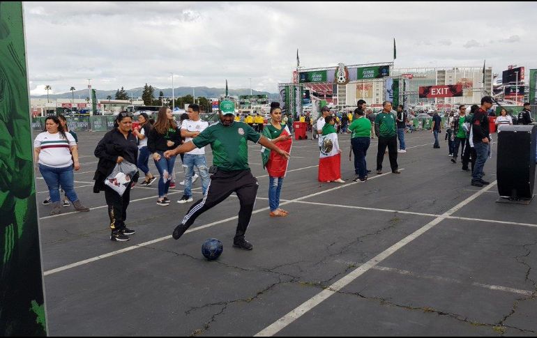 La fiesta mexicana se desató en las inmediaciones del inmueble. EL INFORMADOR/J. Robles