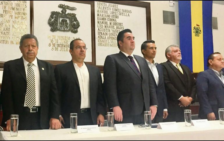 Guillermo Zepeda Lecuona (segundo de derecha a izquierda) y Ricardo Suro Esteves (centro). ESPECIAL