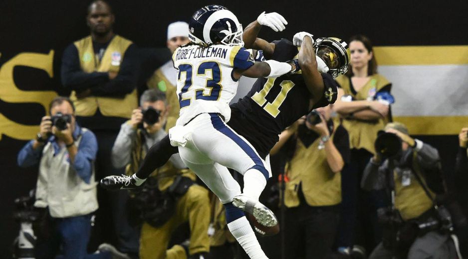 Esta jugada en el campeonato de la NFC en la que no se marcó interferencia de pase dio pie al cambio en la regla. AFP