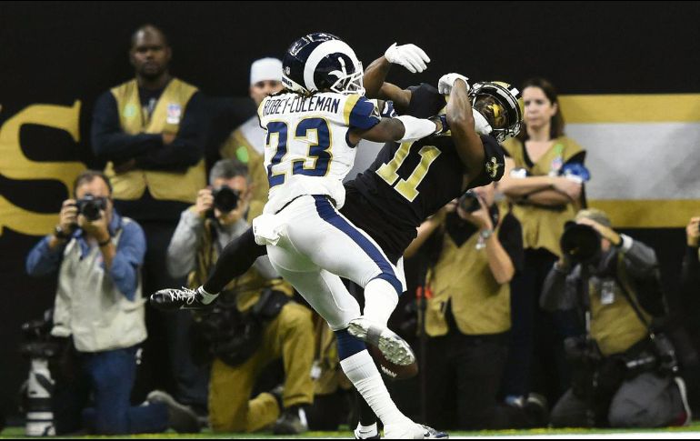 Esta jugada en el campeonato de la NFC en la que no se marcó interferencia de pase dio pie al cambio en la regla. AFP