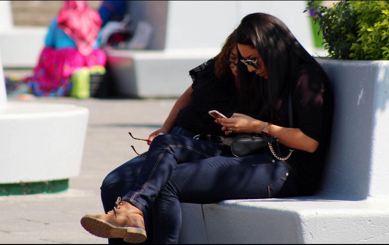 De acuerdo con el estudio, pese a que los dispositivos pueden mejorar la calidad de vida, existen efectos negativos en lo usuarios. EL INFORMADOR / ARCHIVO