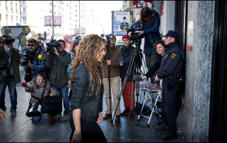 Carlos Vives y Shakira aseguran que desconocían la existencia del cantante. EFE / L. Piergiovanni