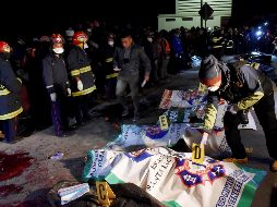 Las personas curioseaban un accidente previo cuando fueron arrolladas por el tráiler. EFE