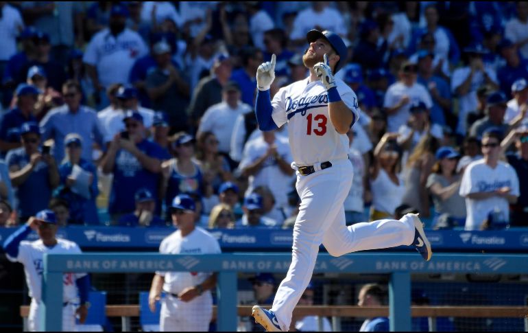 Max Muncy celebra mientras se dirige al plato durante la séptima entrada. AP/M . J. Terrill